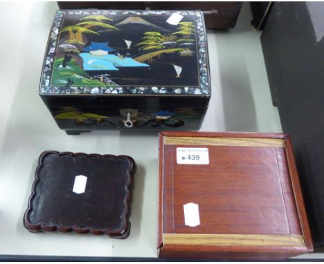 AN ORIENTAL BLACK LACQUER MUSICAL LADY'S TRINKET BOX, AN EASTERN HARDWOOD GAME BOX, AND A WOODEN STAND 
