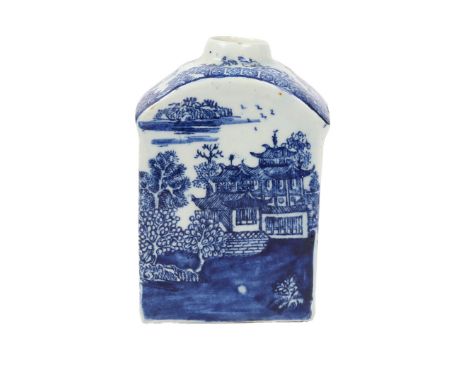 A LOWESTOFT PORCELAIN TEA CADDY, CIRCA 1780. with sloping shoulders and rectangular body, transfer decorated with a landscape