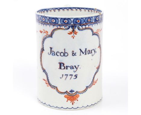 A RARE INSCRIBED LOWESTOFT PORCELAIN MUG, CIRCA 1775. inscribed "Jacob &amp; Mary Bray 1775", the body with clobbered red and