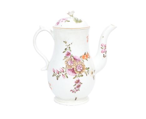 A LOWESTOFT PORCELAIN COFFEE POT. decorated by the tulip painter, the domed lid with flower form finial and moulded stem and 