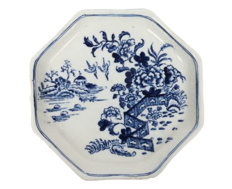 A LOWESTOFT PORCELAIN TEAPOT STAND. of octagonal form, transfer decorated in the zig-zag fence pattern, with pseudo Worcester
