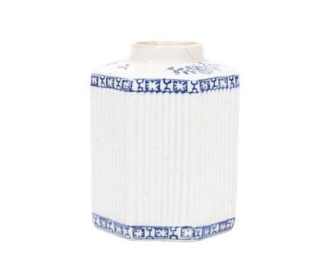 A LOWESTOFT PORCELAIN TEA CADDY, CIRCA 1764. of fluted octagonal form, the neck with underglaze blue floral spray decoration,