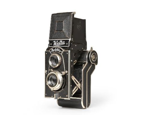 Welta Perfekta Folding Camera with Carl Zeiss Jena Tessar f3.8 75mm lens Some wear mostly to top and viewer cap 