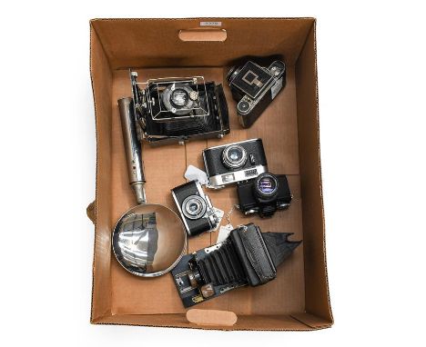 Various Cameras Reflex-Korelle, Zeiss Ikon plate camera, Butcher plate camera, Minolta 110 Zoom, Vitoret D and Zeiss Ikon Ten