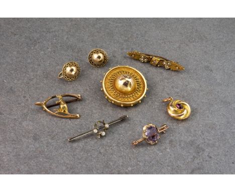 A small group of antique and vintage 9ct &amp; 15ct gold jewellery, some damaged, featuring 5 gem set brooches, a pair of scr