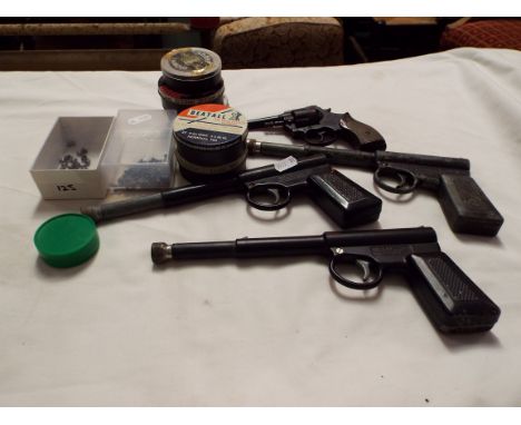 Three vintage Gat Guns by Harrington & Son, an Italian Brevettata .22 replica pistol model 1938, plus a selection of air pist