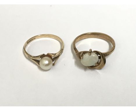 A 9ct gold and Opal mounted ring, approx 2.6g, P.5 together with a 9ct gold and pearl ring