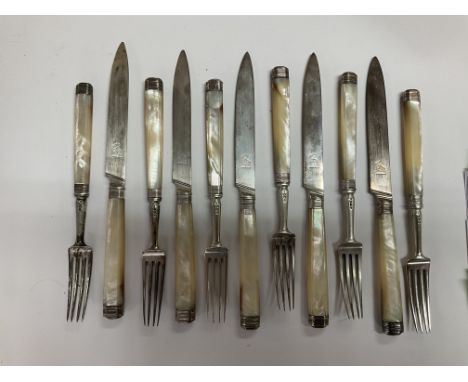 A hallmarked silver and mother of Pearl fruit set, C.1810