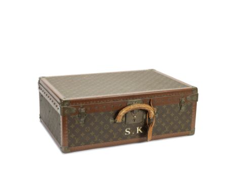 A MONOGRAM ALZER 60 SUITCASELouis VuittonMonogram canvas with leather trim, brass hardware, removable interior tray, monogram