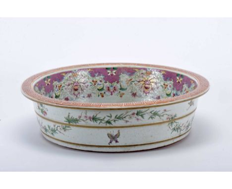 A foot washing basin, Chinese export porcelain, polychrome and gilt decoration "Phoenix and flowers", exterior with "Butterfl