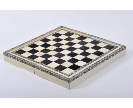 A Chess and backgammon games board, ivory and horn, folding into box shape, India - Vizagapatam, 19th C., Dim. - (fechado) 46