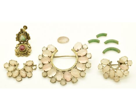 Chinese silver brooch set with rose quartz cabochons, with matching earrings, together with a single Chinese silver earring s