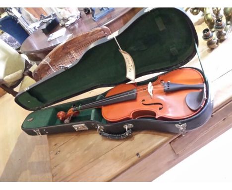 Cased Stradivarius copy violin, c. 1960
WE CAN SHIP THIS LOT WORLDWIDE: just ask for a quote