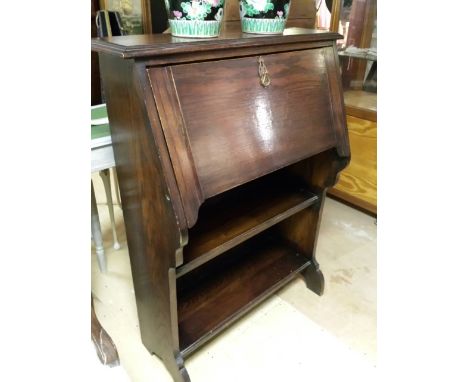 Unusual slim oak bureau, fitted interior, undershelves, drop-down desk, 76 cm wide, 102 cm high, max depth 30cm