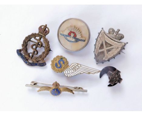 MILITARY SWEETHEART BROOCHES ETC. Four enamelled metal sweetheart brooches: WWII RAF wings & RAF wireless operators brevet; R
