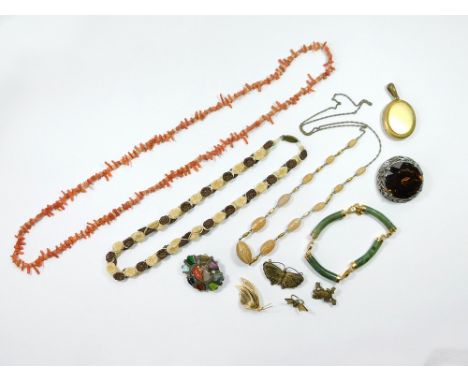 COSTUME JEWELLERY. Miscellaneous costume jewellery, including glass bead necklaces, a Miracle vintage brooch, etc.  Please no