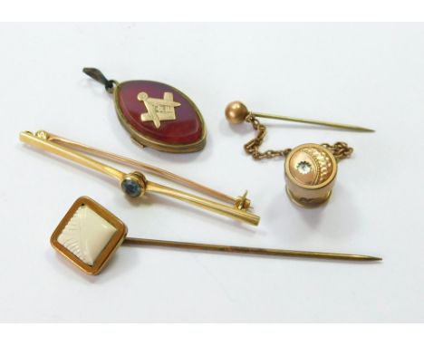 BAR BROOCH ETC. A 15ct. gold bar brooch set a pale blue stone & three other pieces incl. a part Masonic locket in gilt metal,