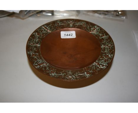 Art Union of London Arts and Crafts copper tazza, the surround formed with cherubs and acanthus leaves, having stamp to base