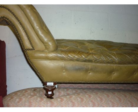 19th Century button leather upholstered chaise longue