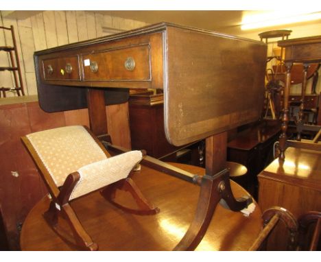 1920's Mahogany and cross banded drop-leaf sofa table