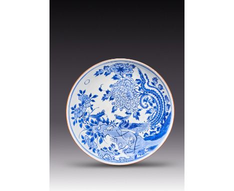 A LARGE CHINESE BLUE AND WHITE 'PHOENIX' DISH TRANSITIONAL C.1660 Boldly painted with two phoenix beneath large peony blooms 