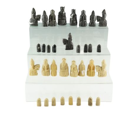 A medieval style resin chess set, King's 9 cm