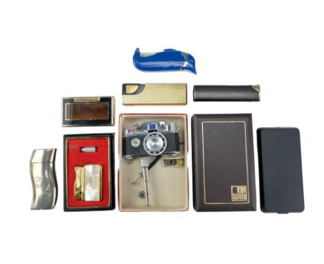 A group of novelty and other cigarette lighters including a Photo-Lite table lighter, a cased Win, an Enzo Varini, etc