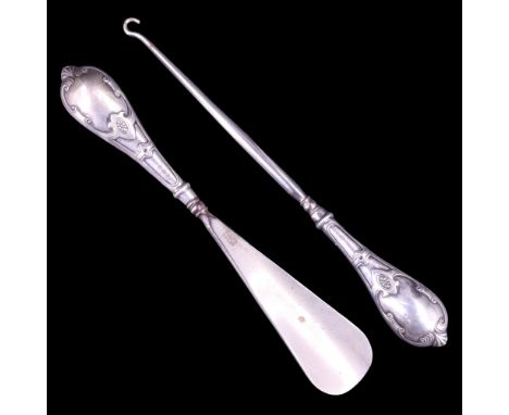 A silver-handled Edwardian button hook and shoe horn pair, Birmingham, 1907, button hook length 24 cm 