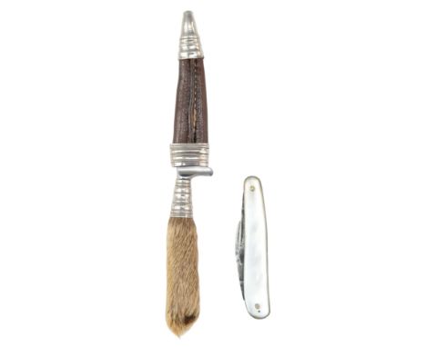 An early 20th Century German miniature hunting knife together with a pen knife having mother-of-pearl grip scales, former 12.
