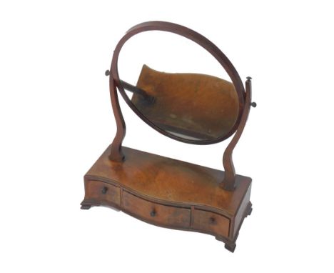 A Georgian style mahogany swing front toilet mirror, early 20thC, the oval mirror raised on a serpentine base, with three fri