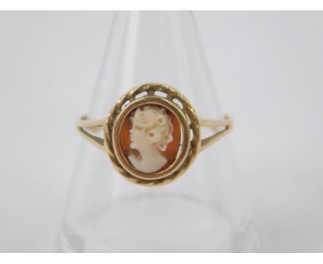 A 9ct gold and cameo dress ring, bust portrait of a lady, size P, 1.4g.