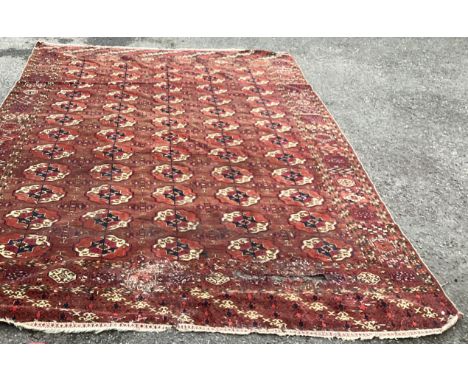 A red ground Oriental carpet / rug. Approx. 210 cms x 299 cms. Est. £50 - £80.