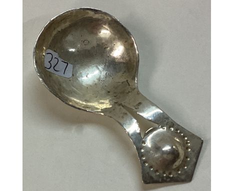 An Arts and Crafts silver caddy spoon with hammered handle. Approx. 14 grams. Est. £30 - £50.