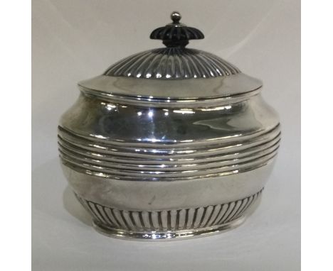 A good Edwardian silver tea caddy. Sheffield. Approx. 135 grams. Est. £50 - £80.