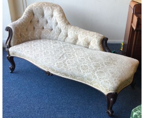A good large Victorian button back chaise longue of typical form. Est. £100 - £150.
