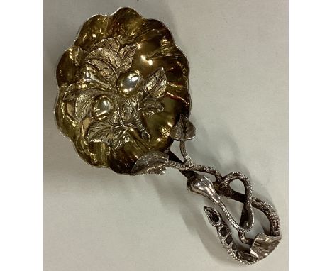 A Victorian silver gilt caddy spoon. Birmingham 1852. By Hilliard & Thomason. Approx. 11 grams. Est. £150 - £200.