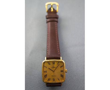 A mid size gold plated wristwatch by Omega. Manual wind movement, plain timepiece. Brown leather strap. 22.0 grams