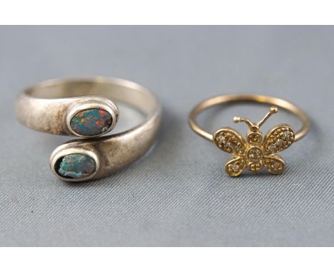 A collection of ten rings of variable designs. Some marked 925 for sterling silver. Size ranging from J to R. Gross weight: 2