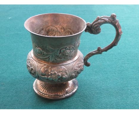 WILLIAM IV HALLMARKED SILVER REPOUSSE DECORATED CHRISTENING TANKARD 