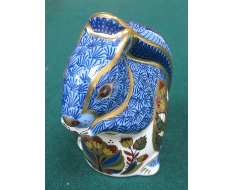 ROYAL CROWN DERBY CERAMIC DEBENHAMS SQUIRREL FORM PAPERWEIGHT WITH STOPPER, APPROXIMATELY 10cm HIGH