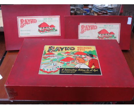 THREE BOXED 1950s BAYKO CONSTRUCTION KITS 