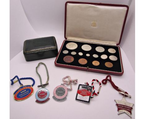 1937 cased specimen set of coinage, 15 coins crown to farthing, further loose coinage, Cheltenham Racecourse enamel membershi