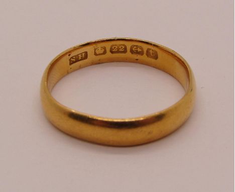 22ct wedding ring, size R, 4.6g 