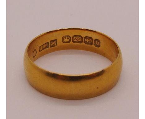 22ct wedding ring, size O, 4.7g 
