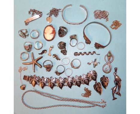 A quantity of 925-silver jewellery, including a bangle set amethysts with matching ring, rings, chains, pendants, etc, ___7oz