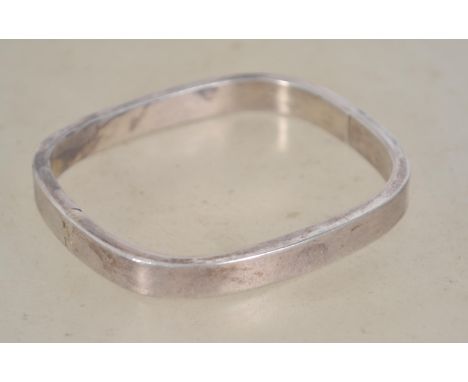 A sterling silver 925 bangle bracelet of square form. Hallmarked to clasp. Weighs 13g and measures 6cms wide.