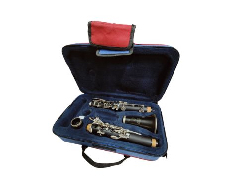 CLARINET IN CASE 