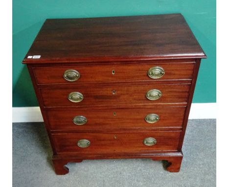 A George III mahogany chest of four long drawers, on bracket feet, 80cm wide x 83cm high x 50cm deep.