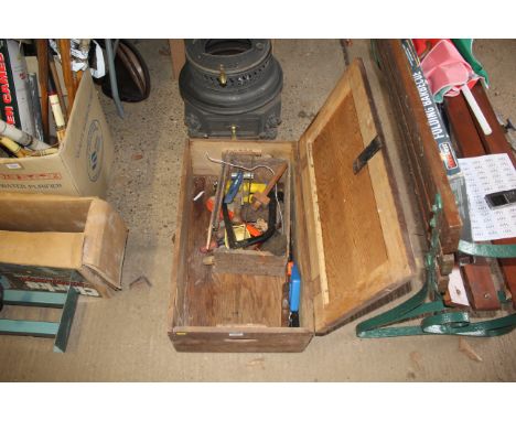 A wooden storage box with hinged lid and quantity of various tools, to include hand saws, etc