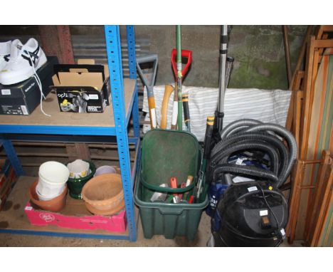 A quantity of gardening tools, to include plastic trug basket, quantity of Wolf Garten hand tools, digging fork, telescopic l